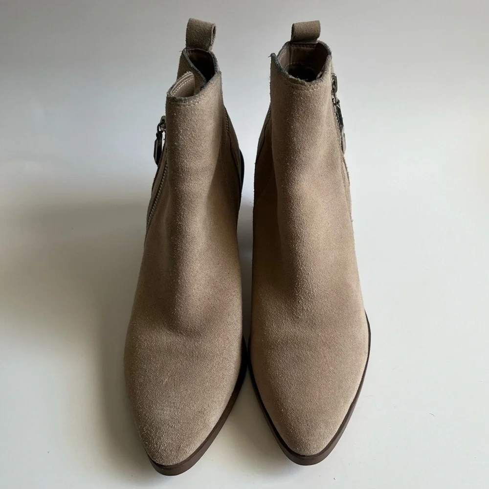 Fergie nude beige